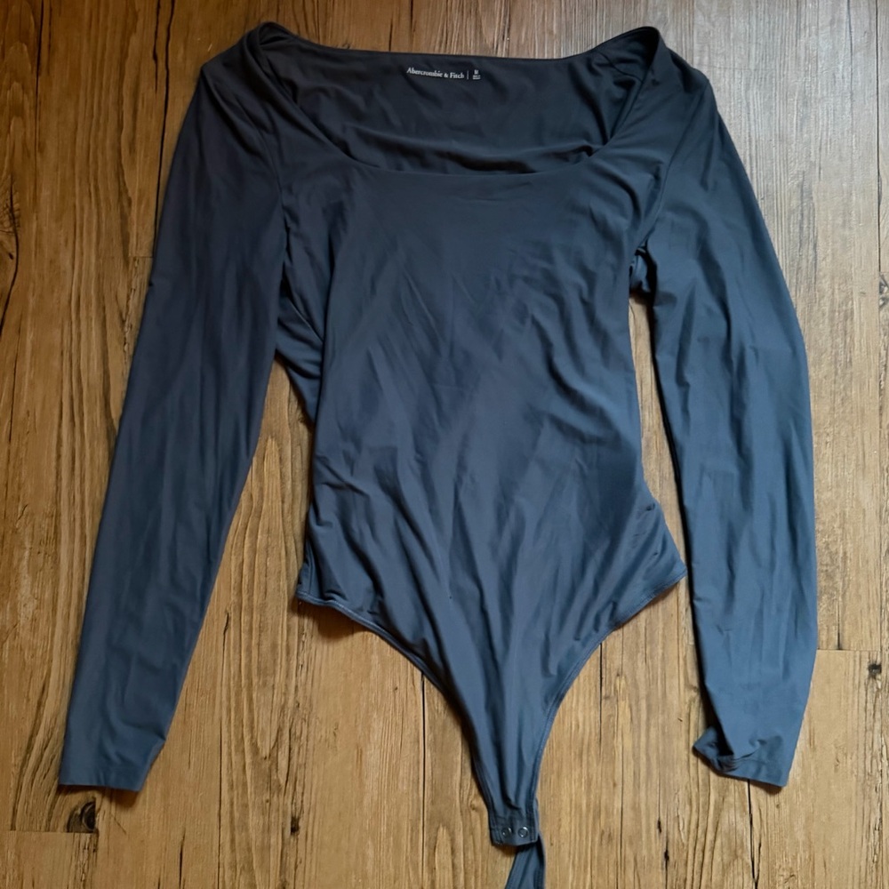 Abercrombie & Fitch charcoal long sleeve bodysuit #bodysuit #longsleeve